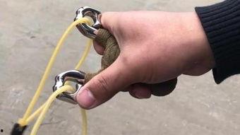 国产弹弓测试视频,弹射精准，威力惊人